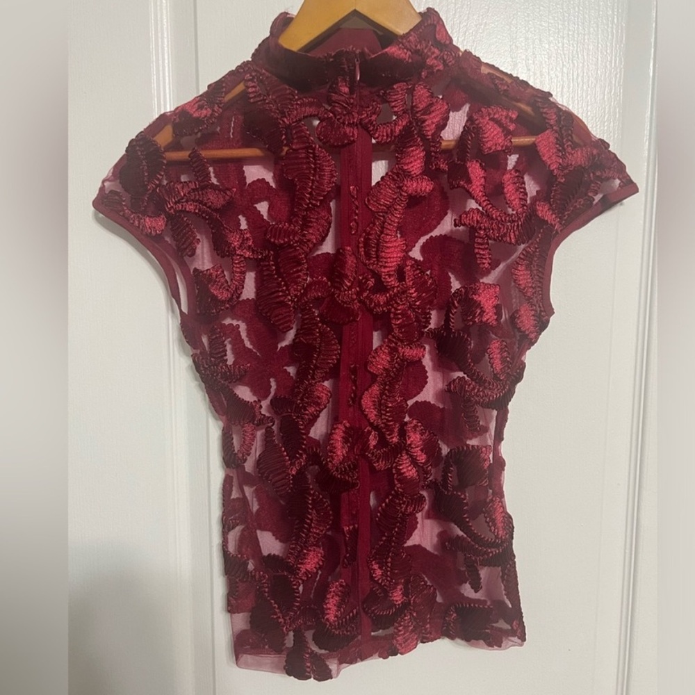Gracia Elegant Burgundy Lace Top Neck Cut